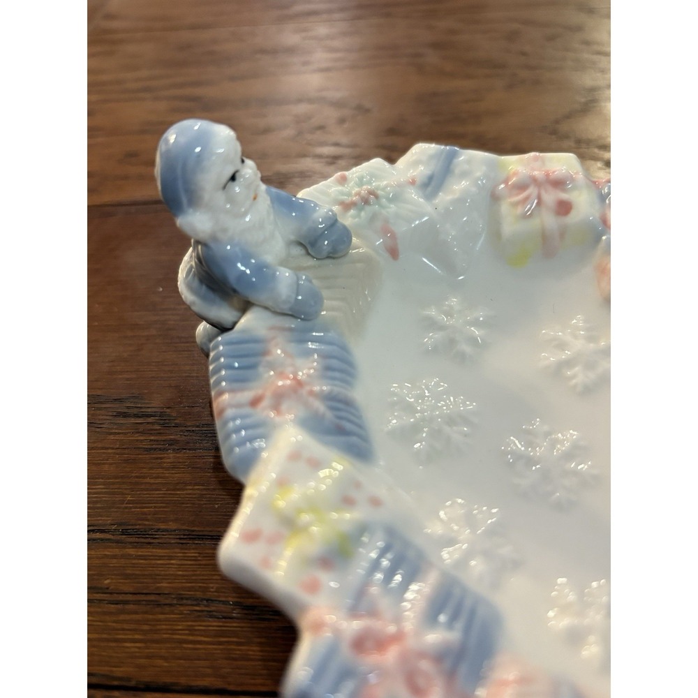 Vintage Christmas Soap Dish with 3 Santas Pastel Color K's Collection - Picture 5 of 7